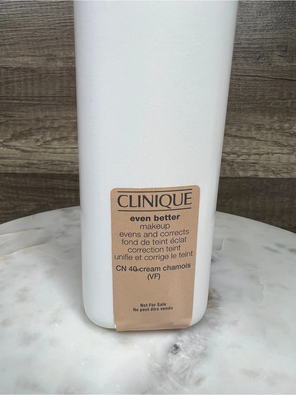 Clinique Even Better Makeup Evens and Corrects Foundation CN 40 Cream Chamois